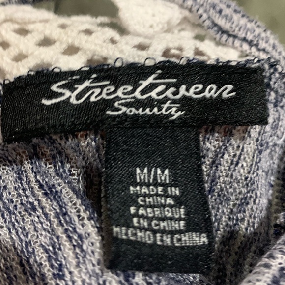 ⛄️CLEARANCE⛄️ Streetwear Society peek-a-boo back shirt - Picture 6 of 7